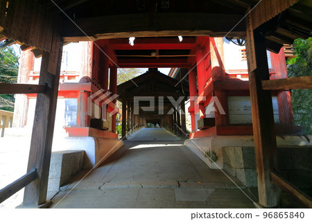 [岡山縣]晴天的吉備津神社走廊 96865840
