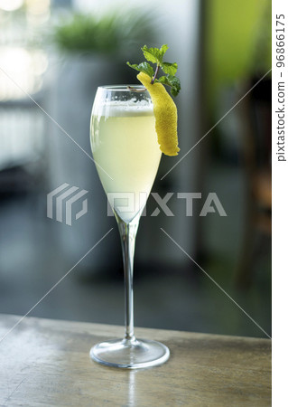 lemon and grapefruit with egg white citrus spritzer cocktail lemon and grapefruit with egg white citrus spritzer cocktail 96866175