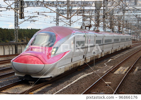 東北新幹線E6系（單列7節車廂：小町6號） 96866176