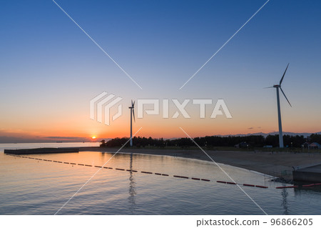 Wind turbines and sunset seen from Shinmaiko Fine Bridge (Shimmaiko, Chita City, Aichi Prefecture) Wind turbines and sunset seen from Shinmaiko Fine Bridge (Shimmaiko, Chita City, Aichi Prefecture) 96866205