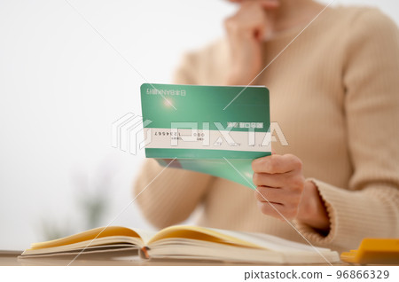 存摺擔心的女人 96866329