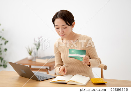 存摺擔心的女人 96866336