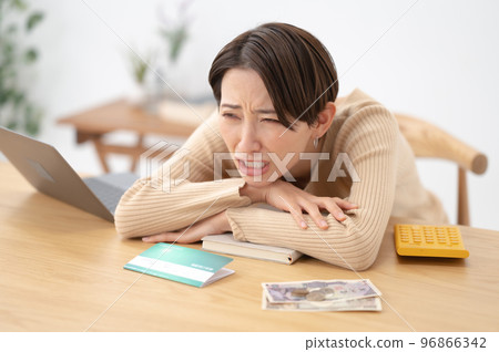 存摺擔心的女人 96866342