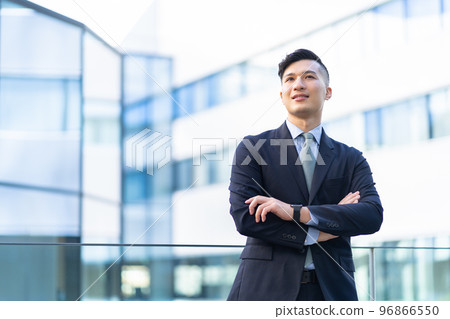 男性,業務,商人,日本人,西裝,正式,CEO,年輕總裁,辦公室,男性員工 男性,業務,商人,日本人,西裝,正式,CEO,年輕總裁,辦公室,男性員工 96866550