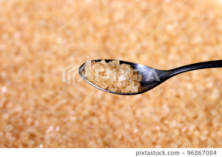 Scoop the coarse sugar with a spoon Scoop the coarse sugar with a spoon 96867084