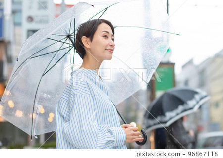 巴士站的女人 96867118