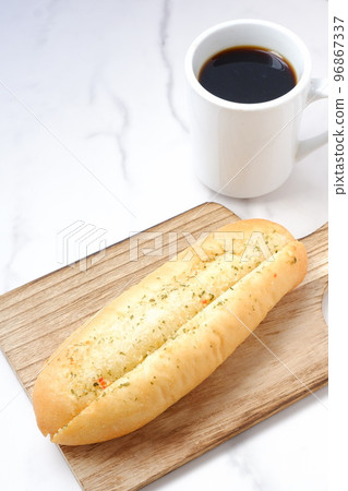 Garlic French with garlic and coffee 96867337