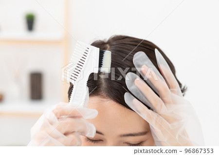 頭髮顏色女性 96867353