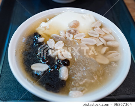 tofu pudding , soybean pudding with peanuts and tapioca balls in bowl 96867364