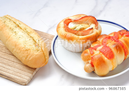 3種配菜麵包的午餐時間 3種配菜麵包的午餐時間 96867385