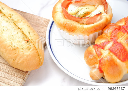 3種配菜麵包的午餐時間 3種配菜麵包的午餐時間 96867387