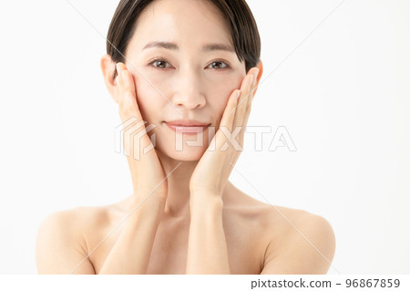 皮膚護理婦女白色背景 96867859