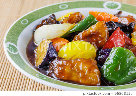 Black vinegar sweet and sour pork 96868133