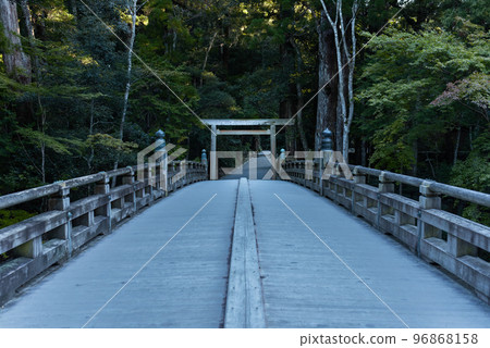 伊勢神宮風格的一天祈禱宮橋 伊勢神宮風格的一天祈禱宮橋 96868158