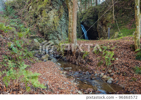 [Nishina 33 Kannon Sacred Sites] Silent Waterfall [Nishina 21st/Takinoiri Kannon] 96868572