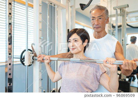 Personal gym Middle-aged woman 96869509