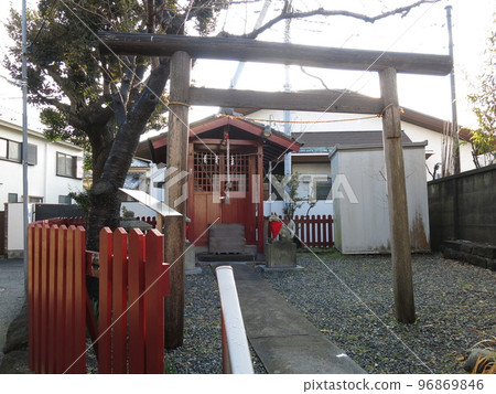 Utsunomiya Inari Shrine in Kamakura City (Ruins of the Utsunomiya Tsujiko Shogunate) 96869846