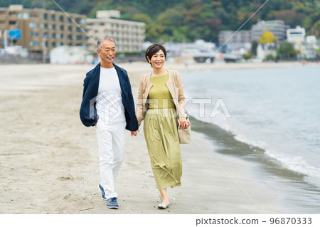 Senior couple travel second life Senior couple travel second life 96870333