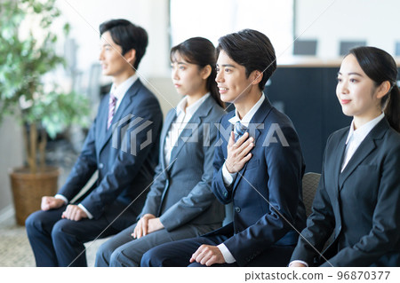 Interview, job hunting, university student 96870377