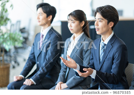 Interview, job hunting, university student 96870385