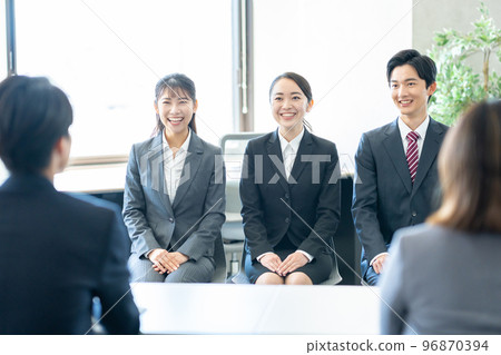 Interview, job hunting, university student 96870394