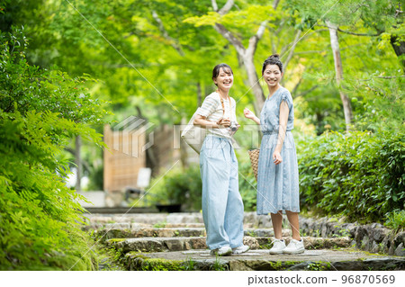 女孩的旅行 96870569