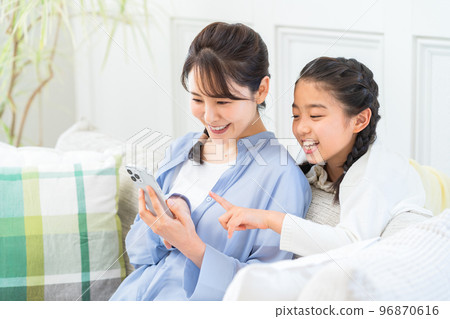 Parent and child operating smartphone 96870616