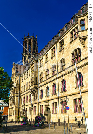 Duisburg City Hall in North Rhine-Westphalia, Germany Duisburg City Hall in North Rhine-Westphalia, Germany 96871119