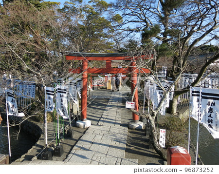 鶴岡八幡宮源氏池幡神辨財天 96873252