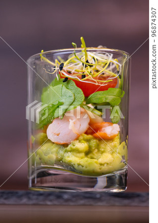 Avocado shrimp arugula mayonaise, espelette pepper and lemon, leek sprouts recipe 96874307