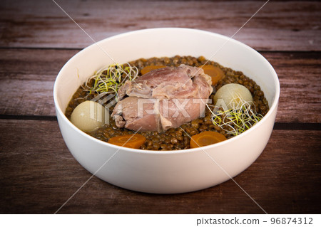 Recipe for salted pork shank with lentils Recipe for salted pork shank with lentils 96874312