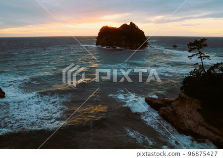溫泉鄉的夕陽 溫泉鄉的夕陽 96875427