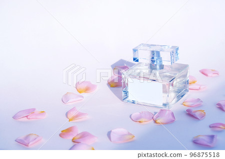 Mock-up of flowers and perfume bottle 96875518