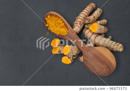 Turmeric powder and fresh turmeric (curcumin) root Turmeric powder and fresh turmeric (curcumin) root 96875573