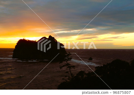 溫泉鄉的夕陽 溫泉鄉的夕陽 96875807