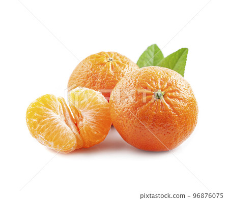 Ripe tangerine fruits with leaves with slices mandarin on white backgrounds. Ripe tangerine fruits with leaves with slices mandarin on white backgrounds. 96876075