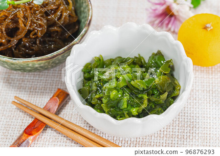 Mekabu in a white bowl 96876293