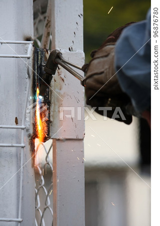 Welding work at a construction site 96876780