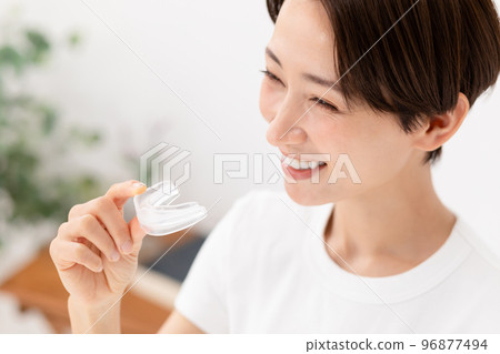 Mouthpiece female white background 96877494