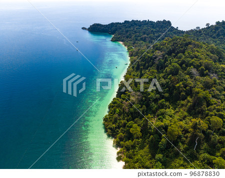 Aerial view of Koh Kradan island in Trang, Thailand Aerial view of Koh Kradan island in Trang, Thailand 96878830