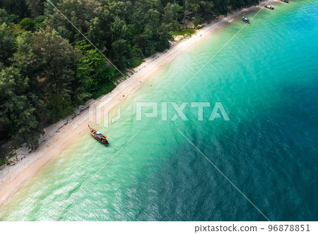 Aerial view of Koh Kradan island in Trang, Thailand 96878851