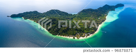 Aerial view of Koh Kradan island in Trang, Thailand 96878871