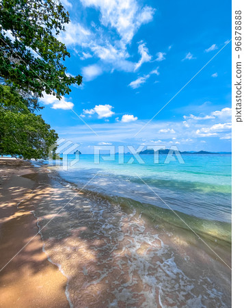Beach view and long tail boat in Koh Kradan island in Trang, Thailand 96878888