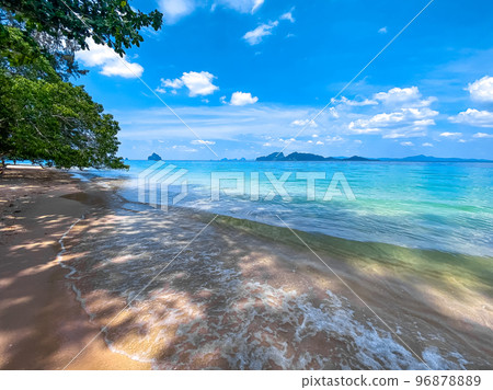 Beach view and long tail boat in Koh Kradan island in Trang, Thailand 96878889