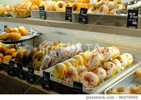 donuts on display 96879409