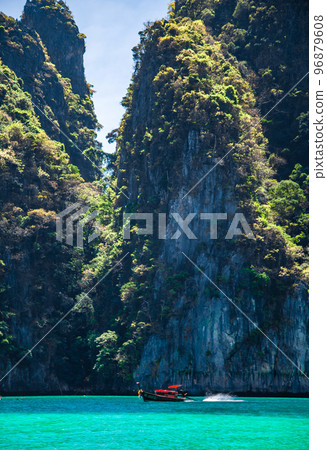 Phi Phi Leh Lagoon by boat in Koh Phi Phi Leh island, Krabi, Thailand Phi Phi Leh Lagoon by boat in Koh Phi Phi Leh island, Krabi, Thailand 96879608