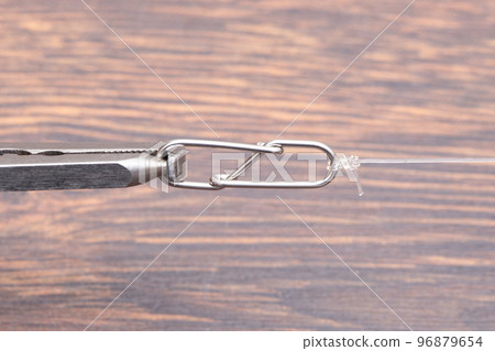 How to tie a fishing snap How to tie a fishing snap 96879654