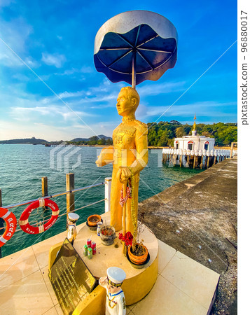 Wat koh Phayam temple on the water in Ranong, Thailand 96880017