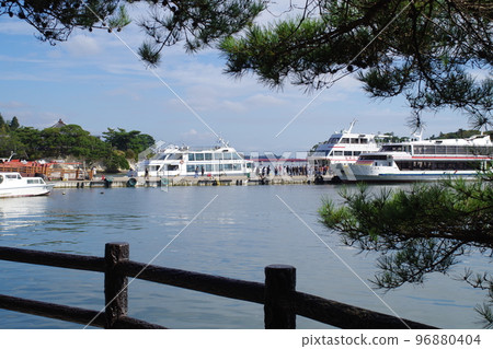 松島觀光船登船處的碼頭景觀 松島觀光船登船處的碼頭景觀 96880404