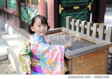 A 7-year-old girl visiting a shrine with Shichigosan A 7-year-old girl visiting a shrine with Shichigosan 96882406